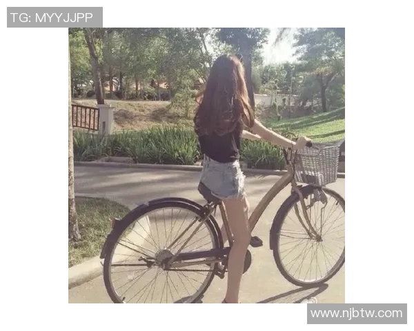 背影足球女星风采展现个性头像图片诠释运动魅力与时尚气息